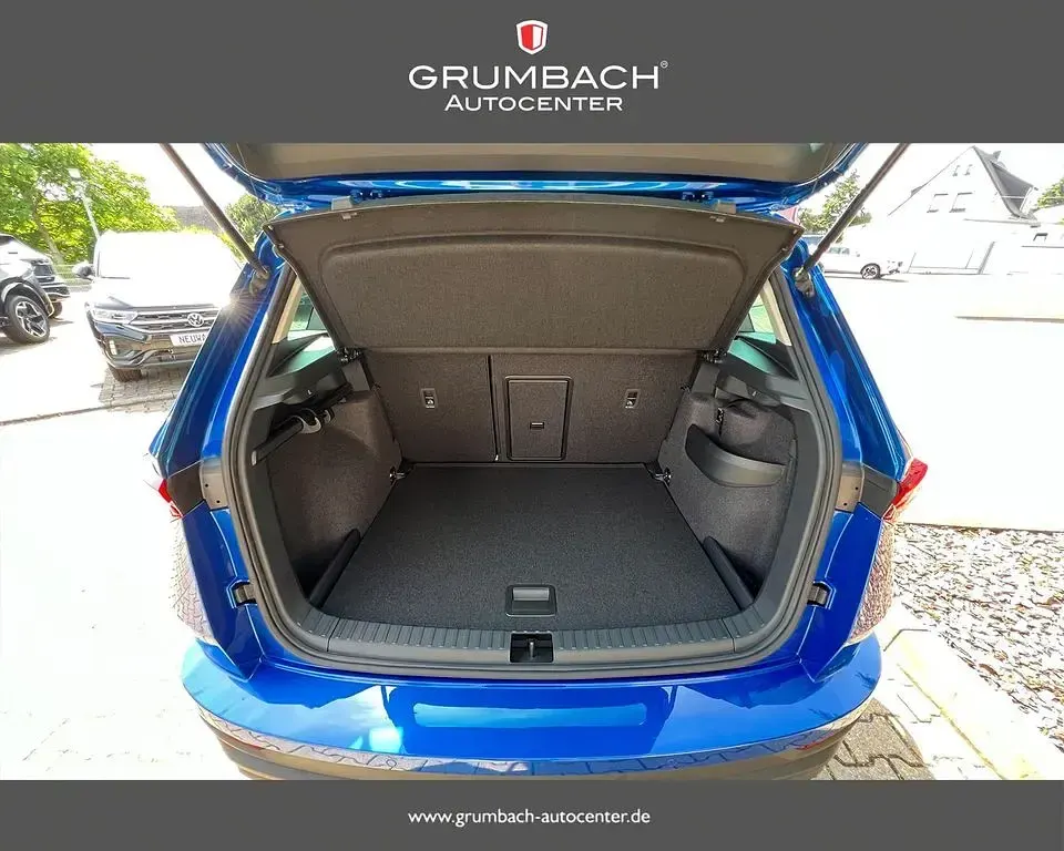 Neu Skoda Karoq Selection 150 PS (110 kW) 2026 8x8x race blue metallic SUV
