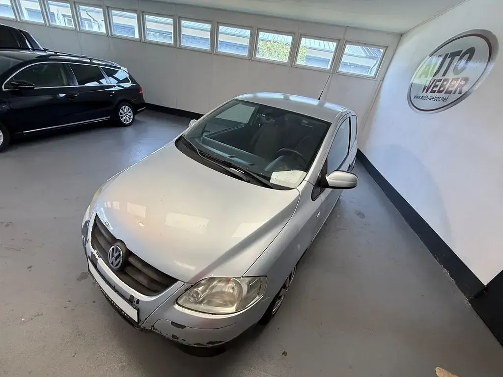 Gebraucht VW Fox Basis 54 PS (39 kW) 2010 Reflexsilber metallic (metallic) Kleinwagen