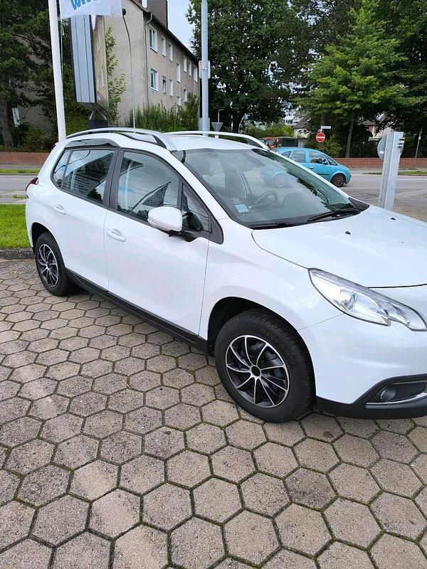 Weiß Gebraucht 2016 Peugeot 2008 SUV | 5.000 € (Superpreis) - Bild 1/4