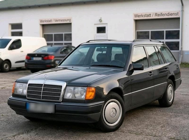 Gebraucht Mercedes E230 134 PS (98 kW) 1991 Andere farben Kombi
