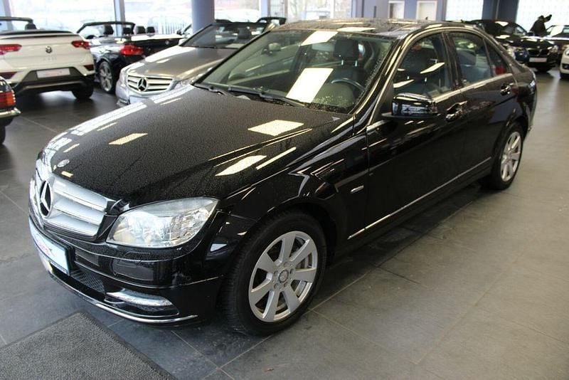 Schwarz Gebraucht 2011 Mercedes C200 Avantgarde Limousine | 9.980 € (Guter Preis) - Bild 1/4