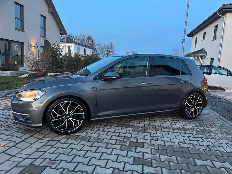 Grau Gebraucht 2018 VW Golf VII Join Kleinwagen | 18.500 € (Guter Preis) - Bild 1/4