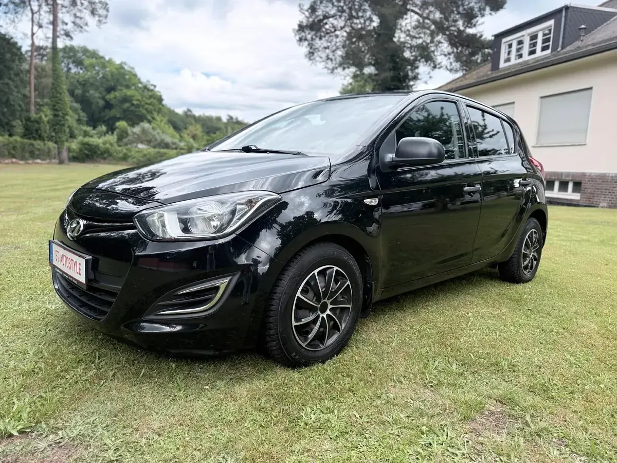 Gebraucht Hyundai i20 Trend 100 PS (73 kW) 2012 Schwarz Kleinwagen