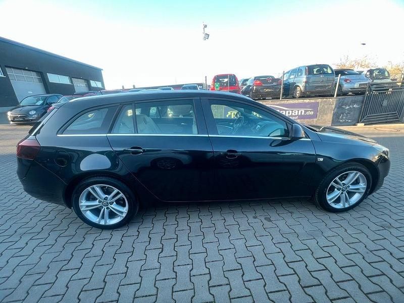 Gebraucht Opel Insignia Edition 140 PS (102 kW) 2014 Karbonschw graphitschw midnigh Kombi