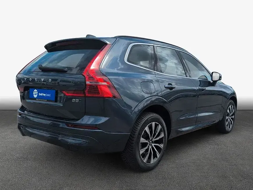 Używany Volvo XC60 Core 250 KM (183 kW) 2024 Niebieski SUV