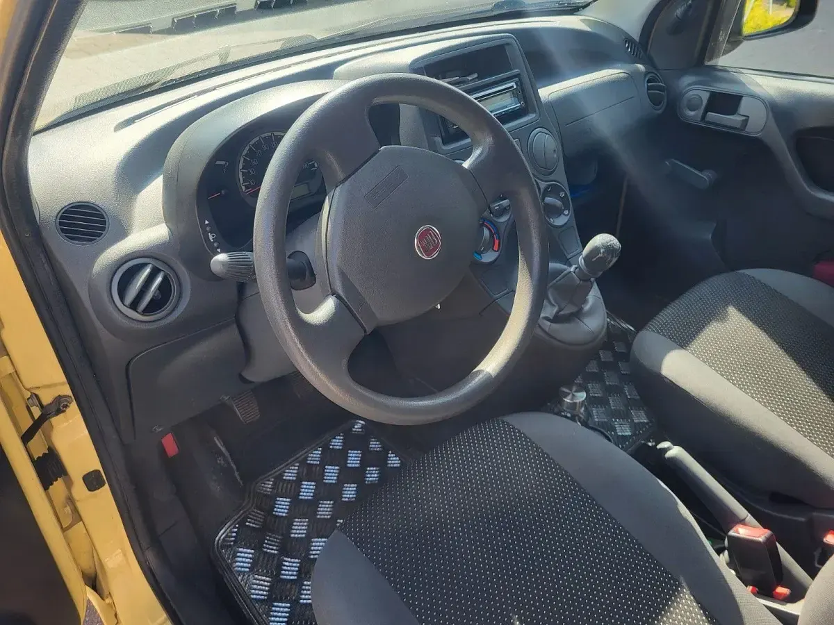 Używany Fiat Panda 54 KM (39 kW) 2010 Żółty Hatchback