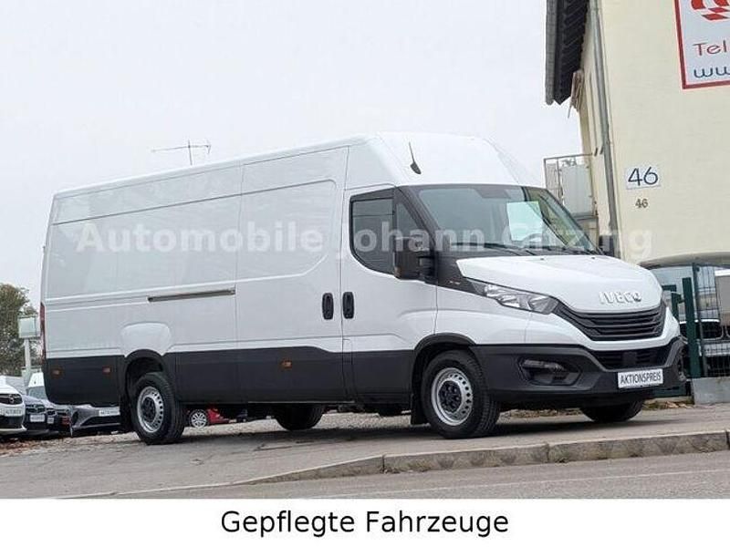 Weiss Gebraucht 2023 Iveco Daily Limousine | 29.749 € (Fairer Preis) - Bild 1/4