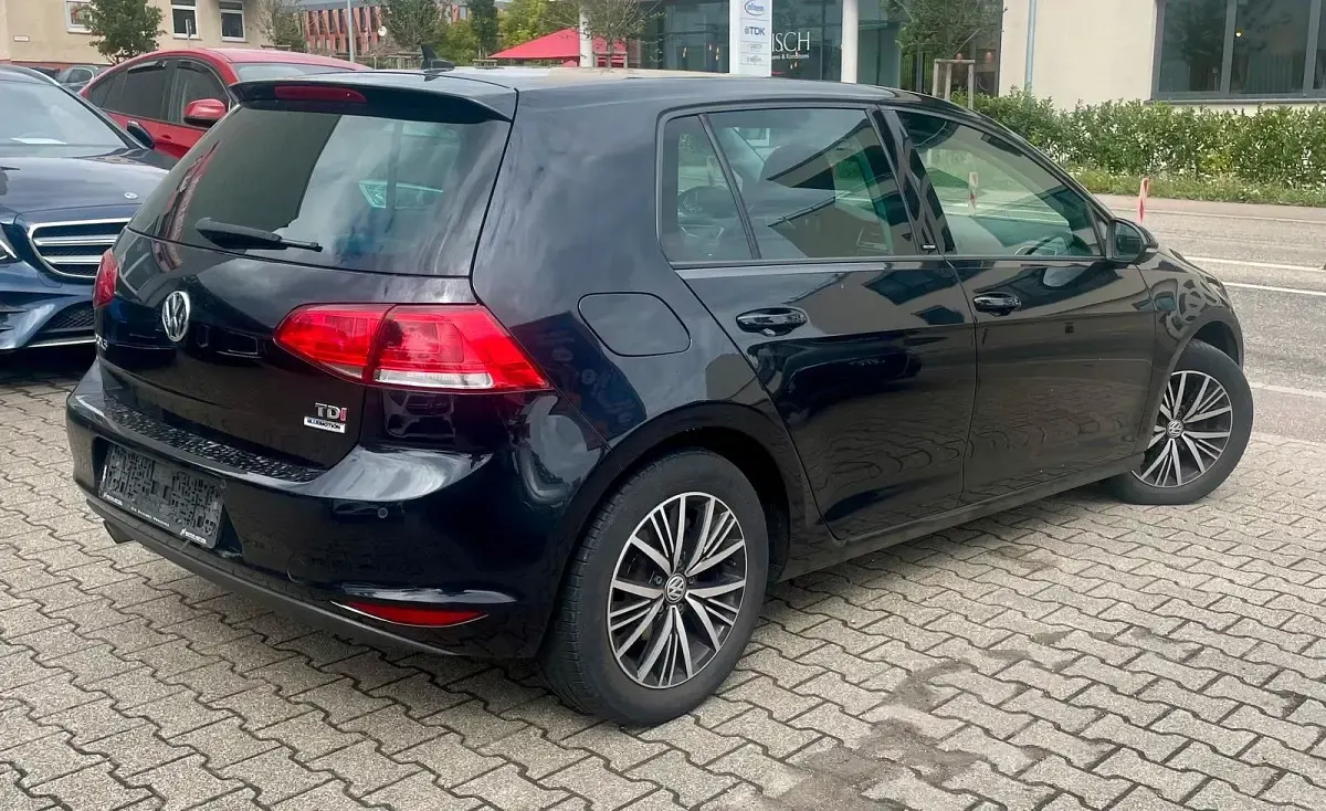 Gebraucht VW Golf VII Allstar 110 PS (80 kW) 2017 Schwarz Limousine