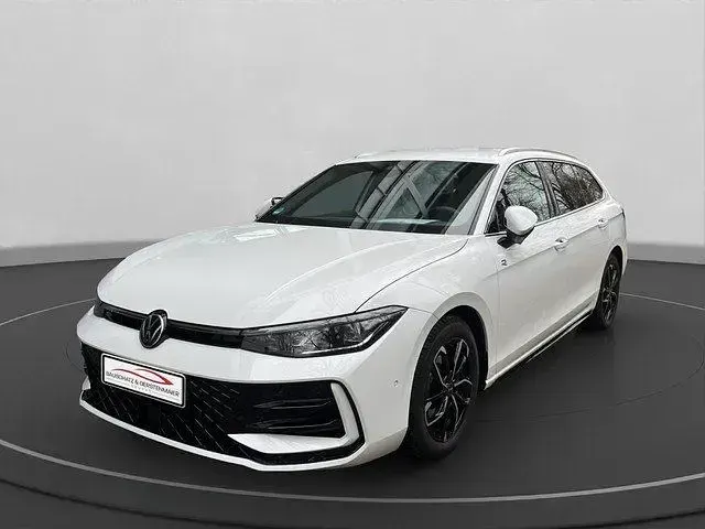 Gebraucht VW Passat R-line 193 PS (141 kW) 2025 Weiß Kombi