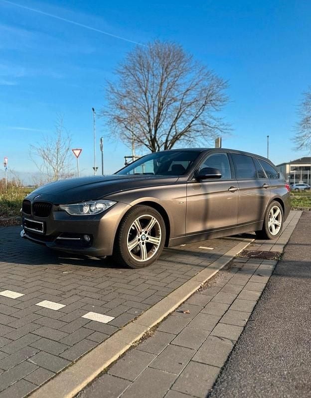 Gebraucht BMW 318 143 PS (105 kW) 2015 Braun Kombi