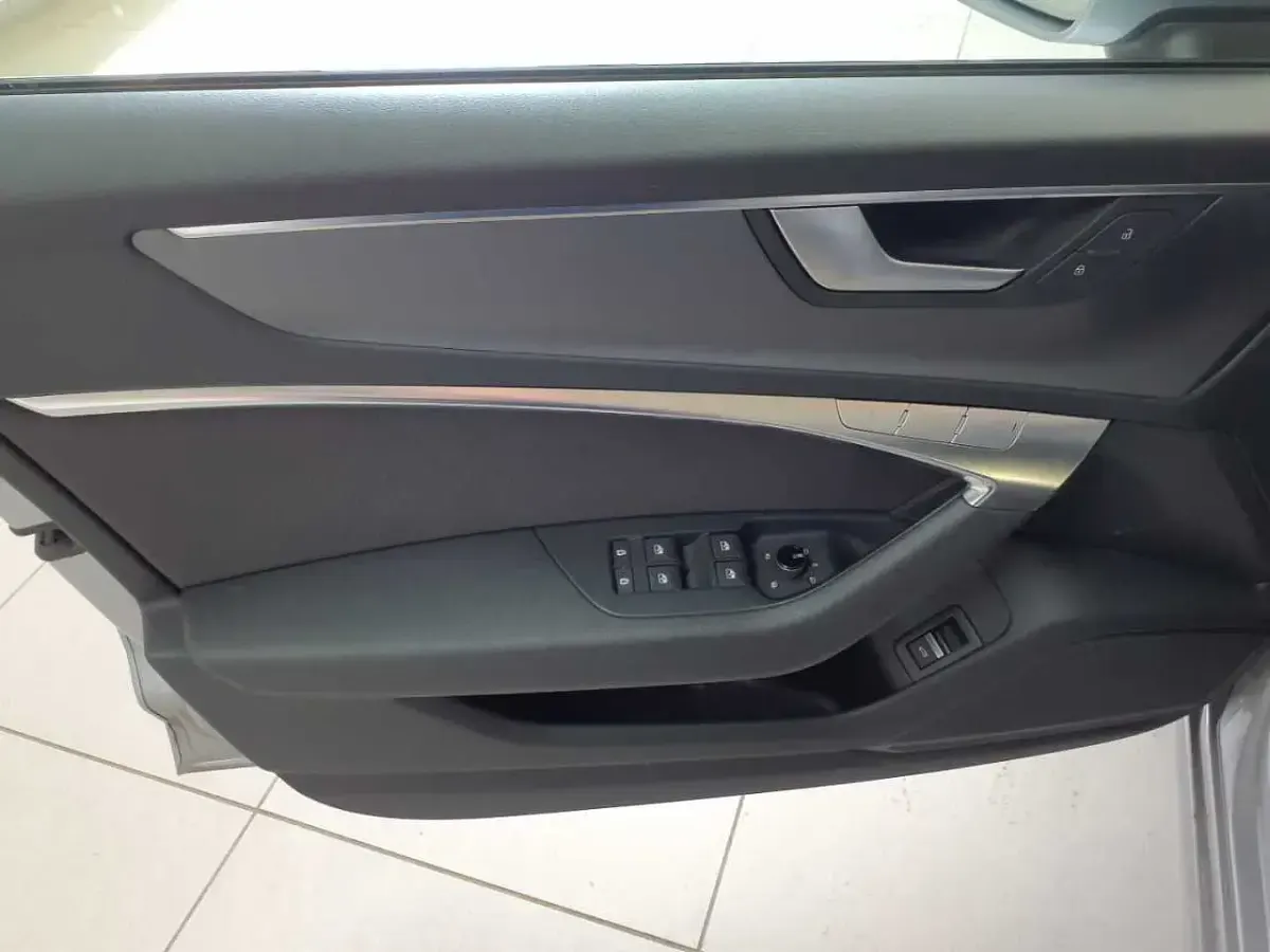 Gebraucht Audi A6 Ambiente 265 PS (194 kW) 2022 Florettsilber metallic Kombi