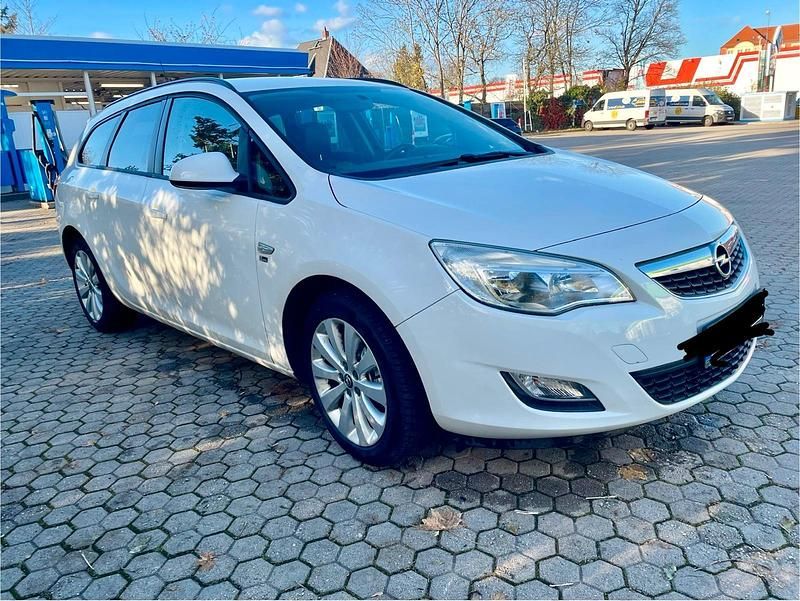 Gebraucht Opel Astra 140 PS (102 kW) 2012 Weiß Kombi