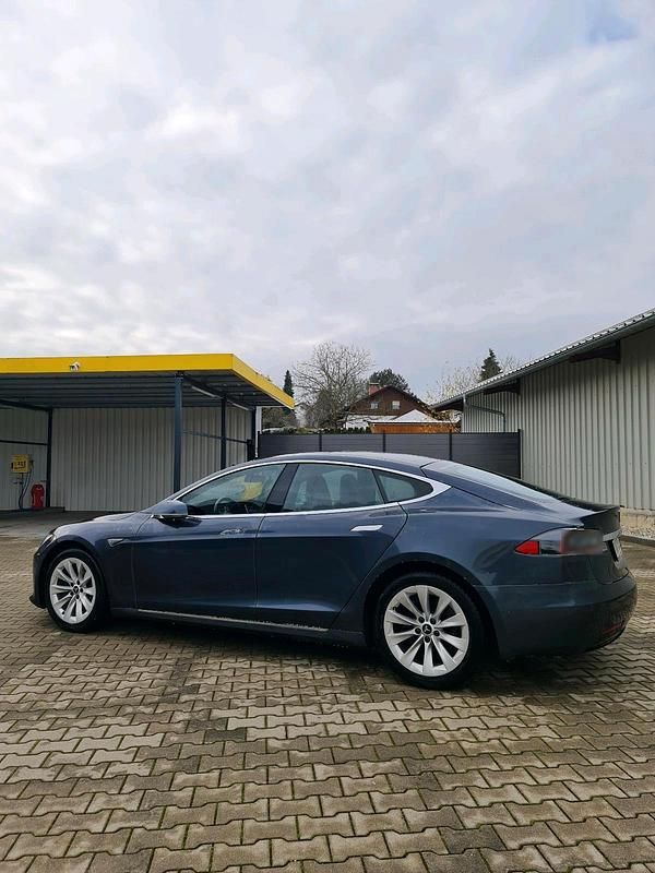 Second-hand Tesla Model S 404 kW (550 CP) 2016 Gri Hatchback