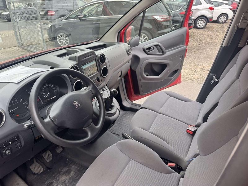 Gebraucht Peugeot Partner Comfort plus 99 PS (72 kW) 2016 Rot Van / Kleinbus