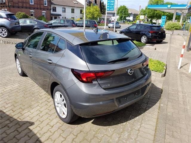 Gebraucht Opel Astra Edition 95 PS (69 kW) 2017 Grau metallic Limousine