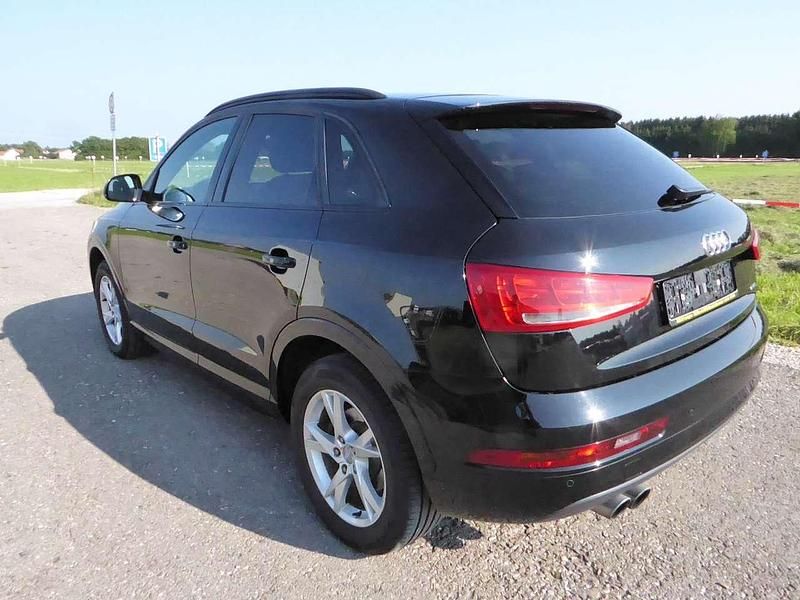 Gebraucht Audi Q3 Sport 179 PS (131 kW) 2015 Brillantschwarz SUV
