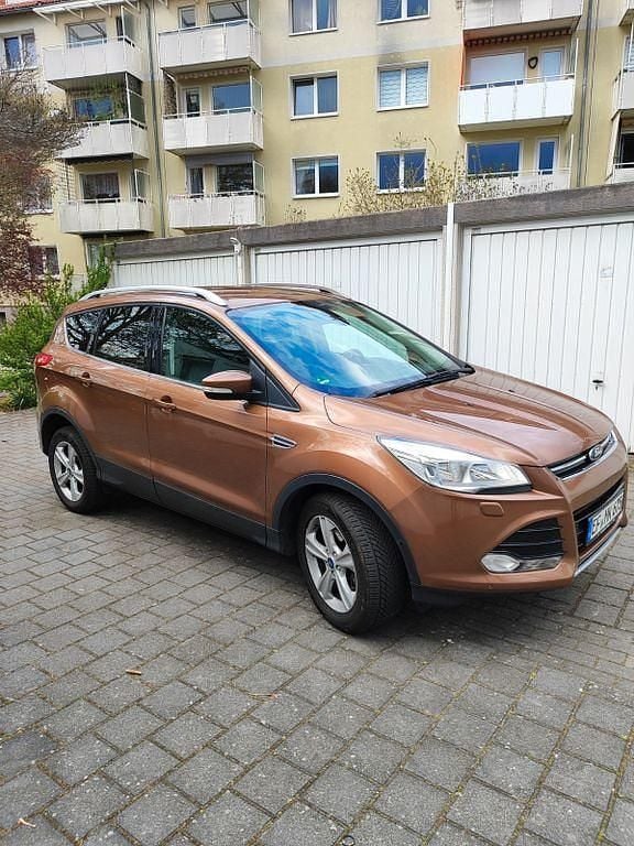 Usado Ford Kuga Titanium 150 HP (110 kW) 2014 Castanho SUV