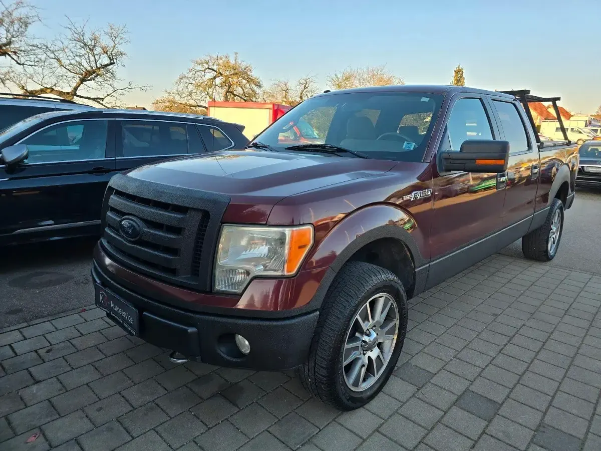 Używany Ford V8 XLT 314 KM (230 kW) 2009 Czerwony SUV