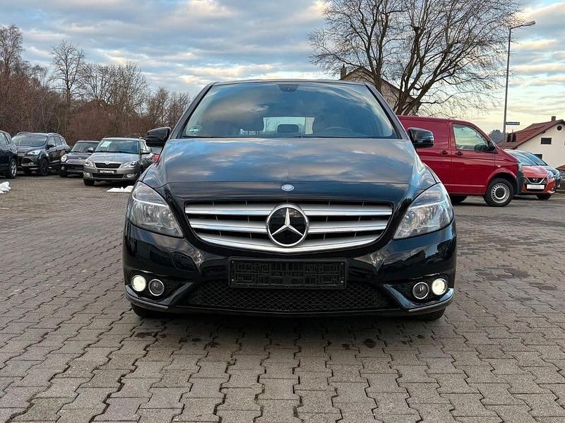 Gebraucht Mercedes B180 109 PS (80 kW) 2012 Schwarz Van / Kleinbus