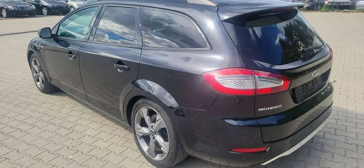 Gebraucht Ford Mondeo 140 PS (102 kW) 2011 Schwarz Kombi