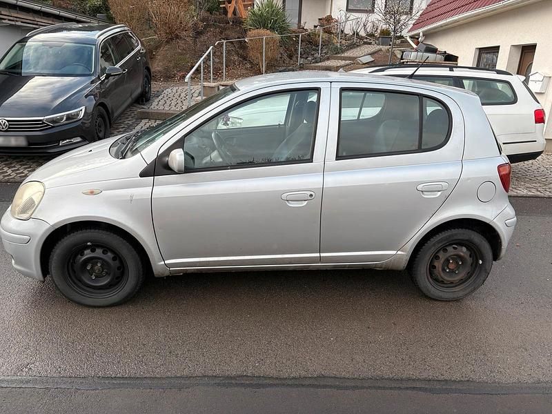 Gebraucht Toyota Yaris 87 PS (63 kW) 2005 Silber Kleinwagen