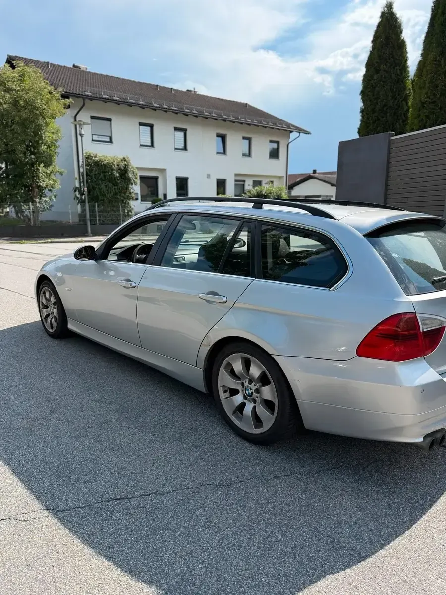 Gebraucht BMW 330 231 PS (169 kW) 2006 Grau Kombi