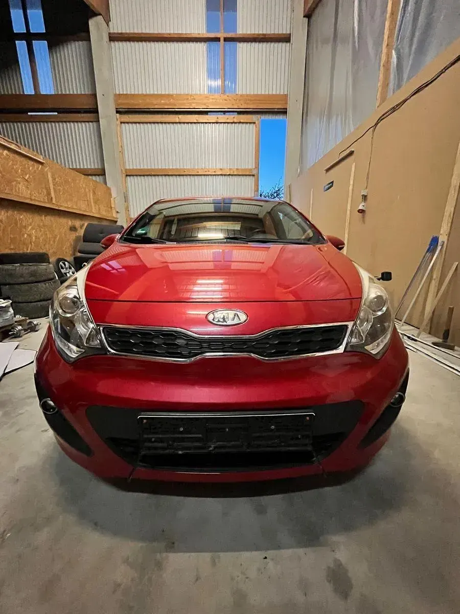 Gebraucht Kia Rio 90 PS (66 kW) 2012 Rot Limousine