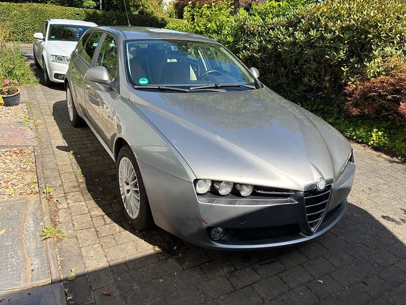 Silber Gebraucht 2008 Alfa Romeo 159 Distinctive Kombi | 3.999 € (Fairer Preis) - Bild 1/4