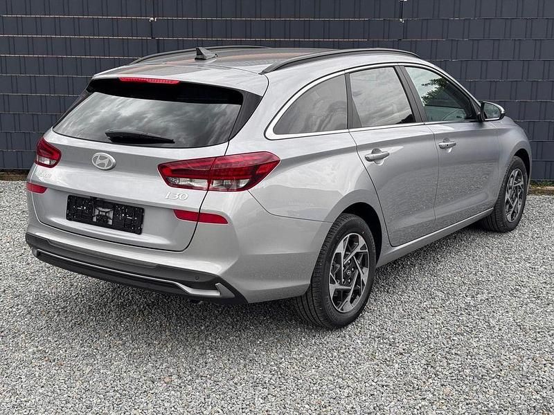 Neu Hyundai i30 140 PS (102 kW) 2025 Shimmering silver Kombi