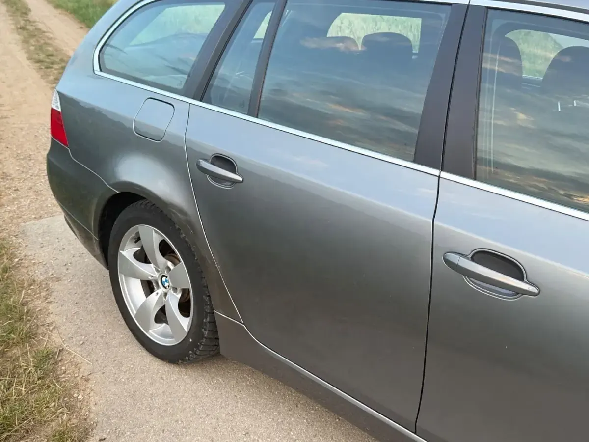 Gebraucht BMW 520 163 PS (119 kW) 2007 Grau Kombi