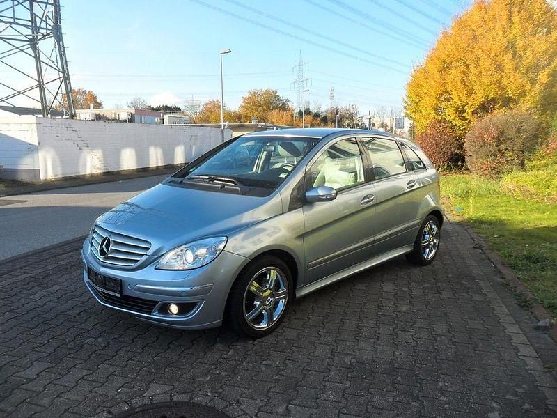 Usata Mercedes E200 193 CV (141 kW) 2005 Blu Berlina