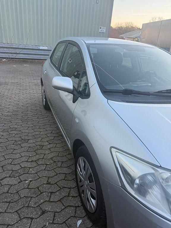 Gebraucht Toyota Auris 97 PS (71 kW) 2007 Silber Limousine
