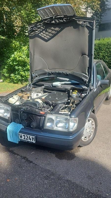 Schwarz Gebraucht 1990 Mercedes 300 Coupé | 9.900 € - Bild 1/4