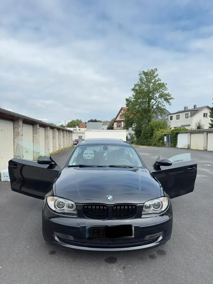 Gebraucht BMW 120 177 PS (130 kW) 2009 Schwarz Kleinwagen