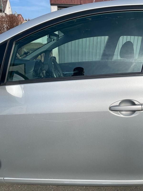 Gebraucht Toyota Auris Life 132 PS (97 kW) 2012 Silber Limousine