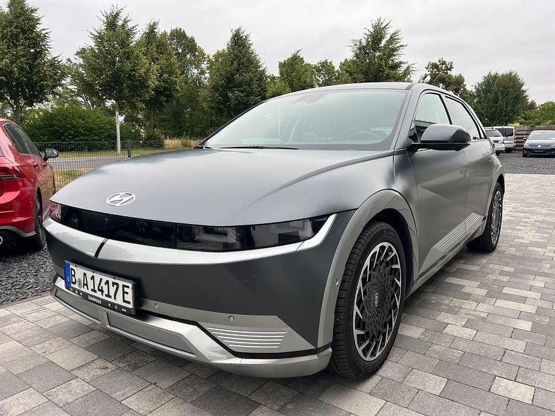 Grau Gebraucht 2023 Hyundai Ioniq Techniq Kleinwagen | 29.999 € (Guter Preis) - Bild 1/4