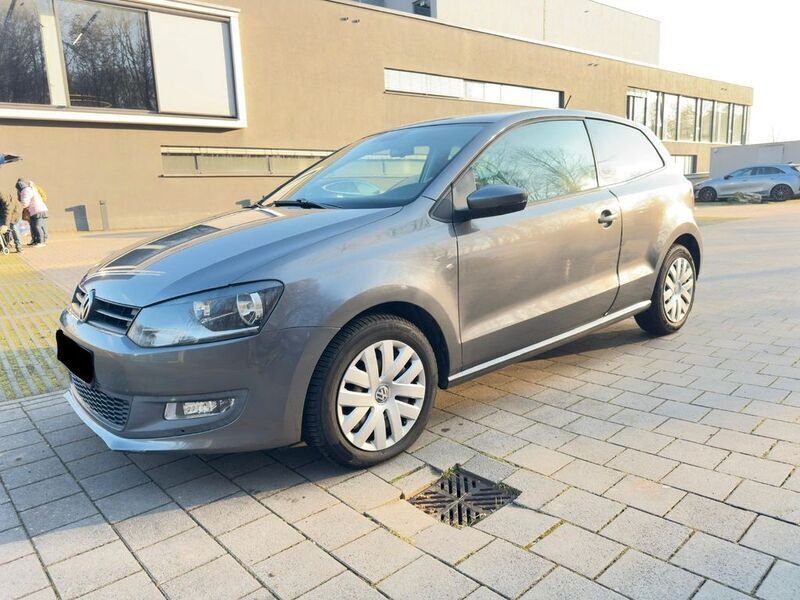 Grau Gebraucht 2010 VW Polo Comfortline Limousine | 4.500 € (Superpreis) - Bild 1/4