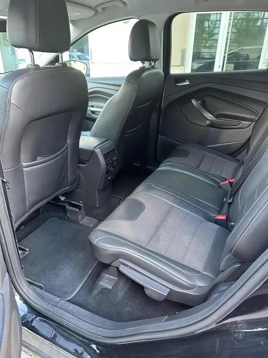 Gebraucht Ford Kuga 180 PS (132 kW) 2015 Schwarz SUV