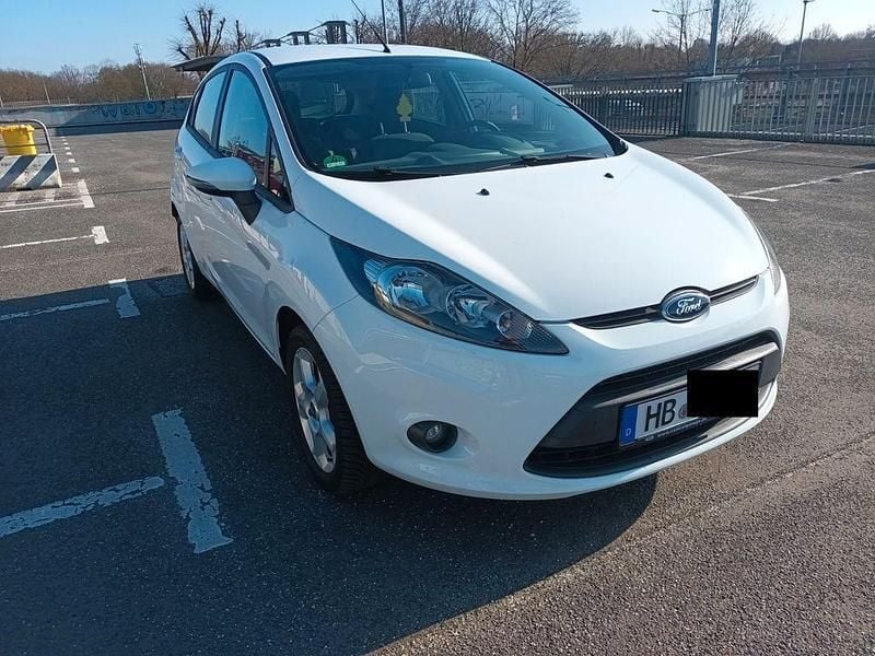 Gebraucht Ford Fiesta Trend 97 PS (71 kW) 2010 Weiß Kleinwagen