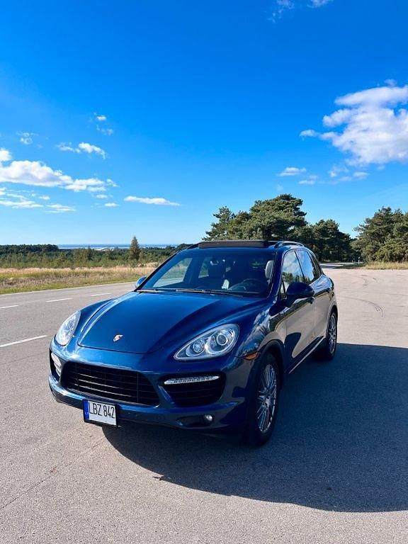 Blau Gebraucht 2012 Porsche Cayenne Turbo SUV | 27.000 € (Etwas zu teuer) - Bild 1/4