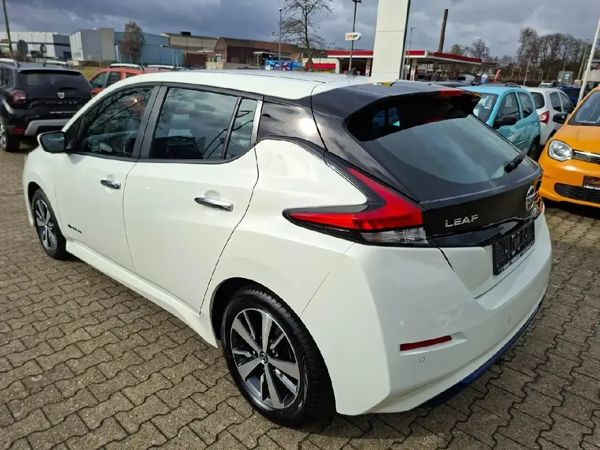 Gebraucht Nissan Leaf Acenta 110 kW (150 PS) 2019 Weiß Kleinwagen