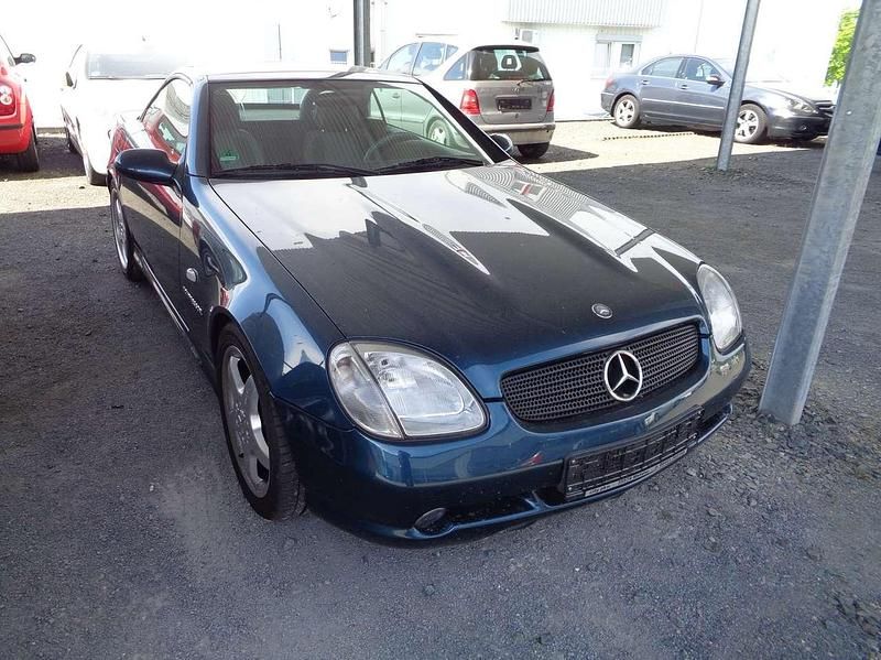 Blau Gebraucht 1998 Mercedes SLK230 AMG line Cabrio | 9.500 € (Teuer) - Bild 1/4