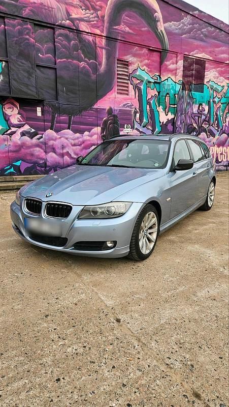 Gebraucht BMW 325 Basis 204 PS (150 kW) 2010 Blau Kombi
