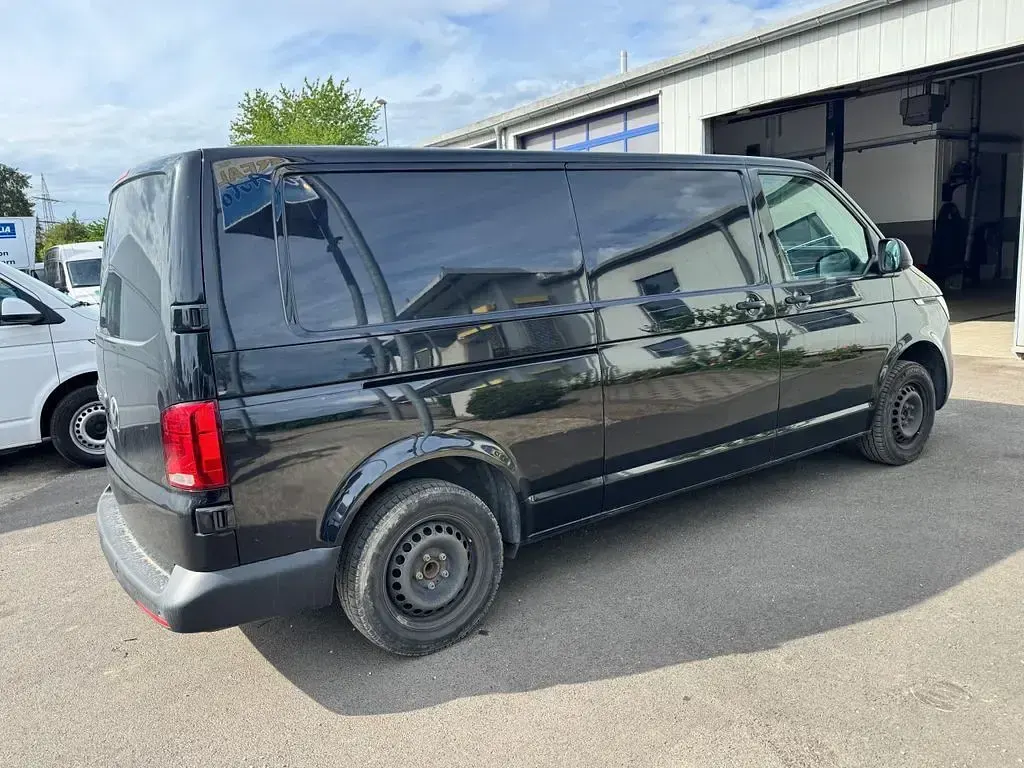 Używany VW Transporter 150 KM (110 kW) 2021 Czarny Van
