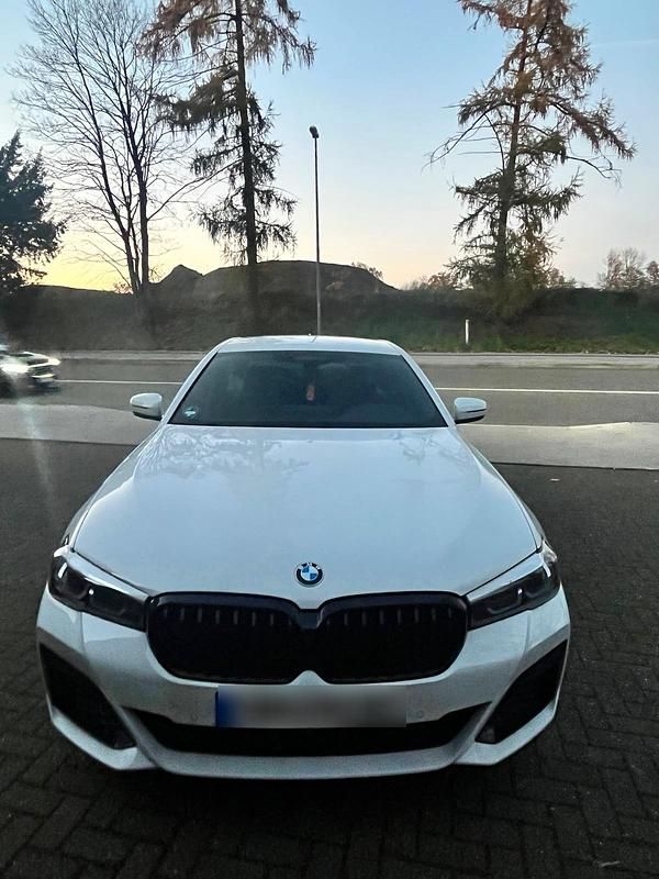 Weiß Gebraucht 2023 BMW 530 M Sport Limousine | 42.900 € (Guter Preis) - Bild 1/4