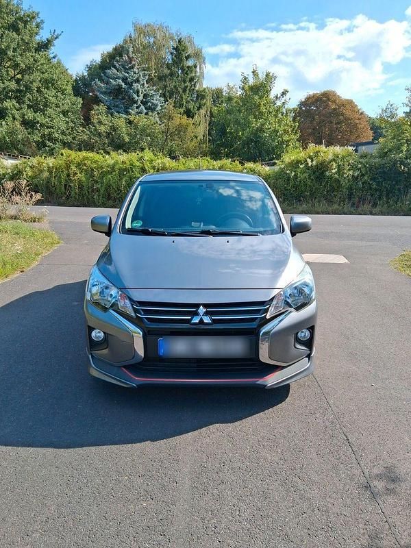 Grau Gebraucht 2020 Mitsubishi Space Star Edition+ Kleinwagen | 11.600 € (Fairer Preis) - Bild 1/4