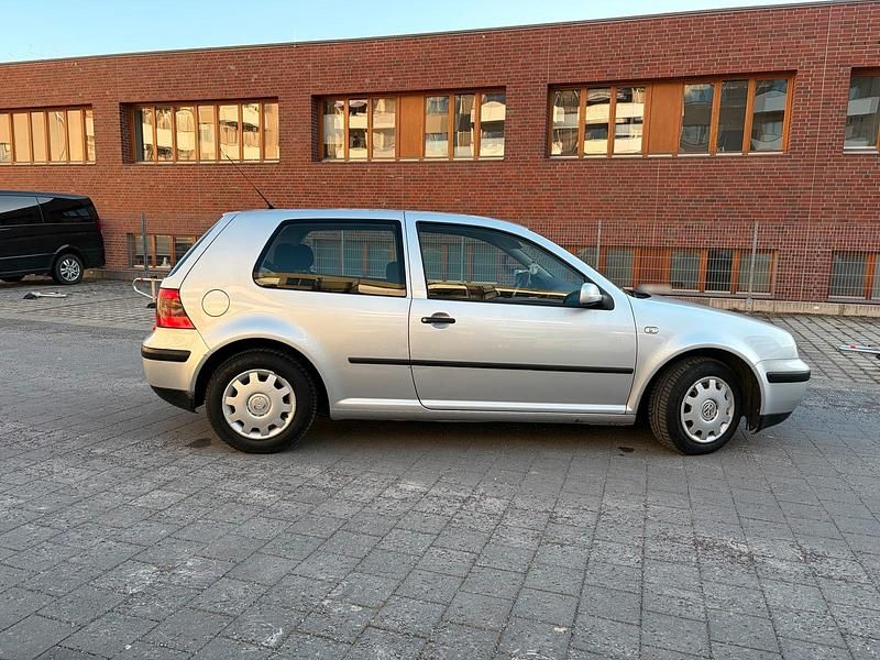 Gebraucht VW Golf 75 PS (55 kW) 2000 Silber Coupé