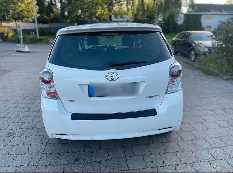 Gebraucht Toyota Verso 116 PS (85 kW) 2012 Weiß Van / Kleinbus