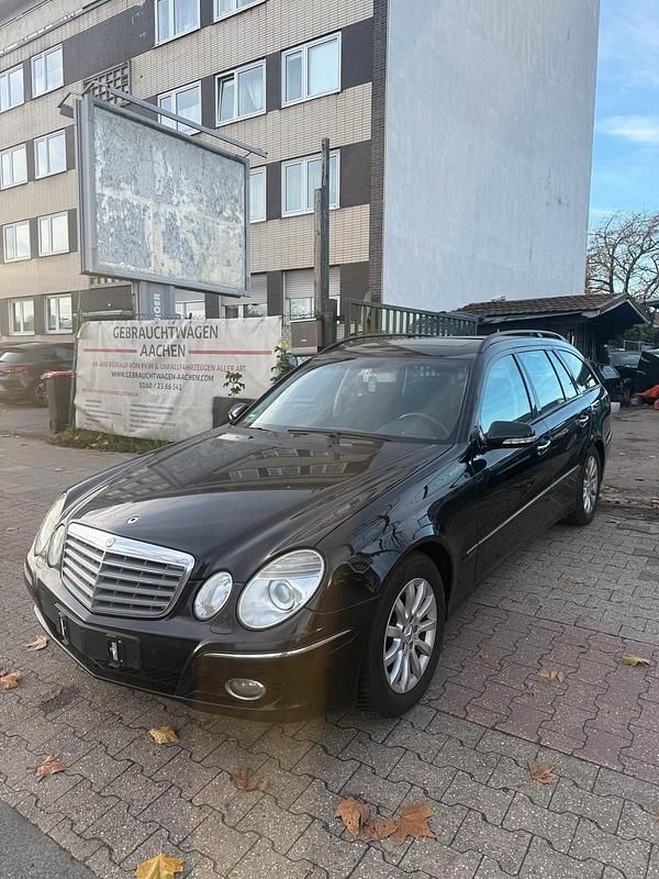Obsidianschwarz metalliclack Gebraucht 2008 Mercedes E220 Kombi | 2.999 € (Fairer Preis) - Bild 1/4
