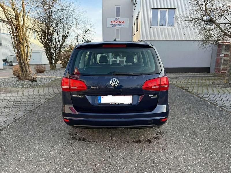 Gebraucht VW Sharan Trendline 140 PS (102 kW) 2011 Night blue metallic Van / Kleinbus